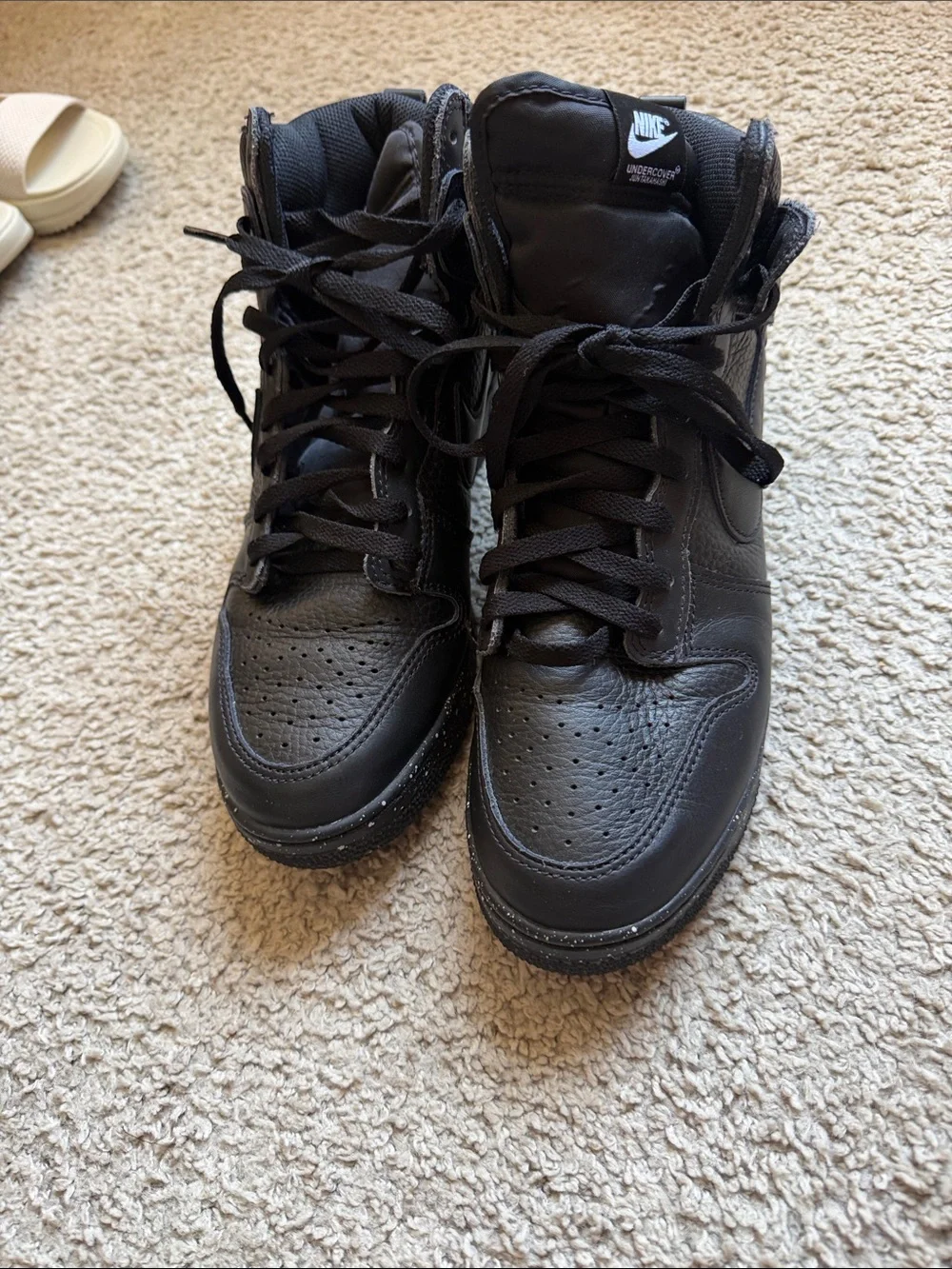 Nike undercover DQ4121-001 Black High-Top Sneakers with Subtle Speckle Sole